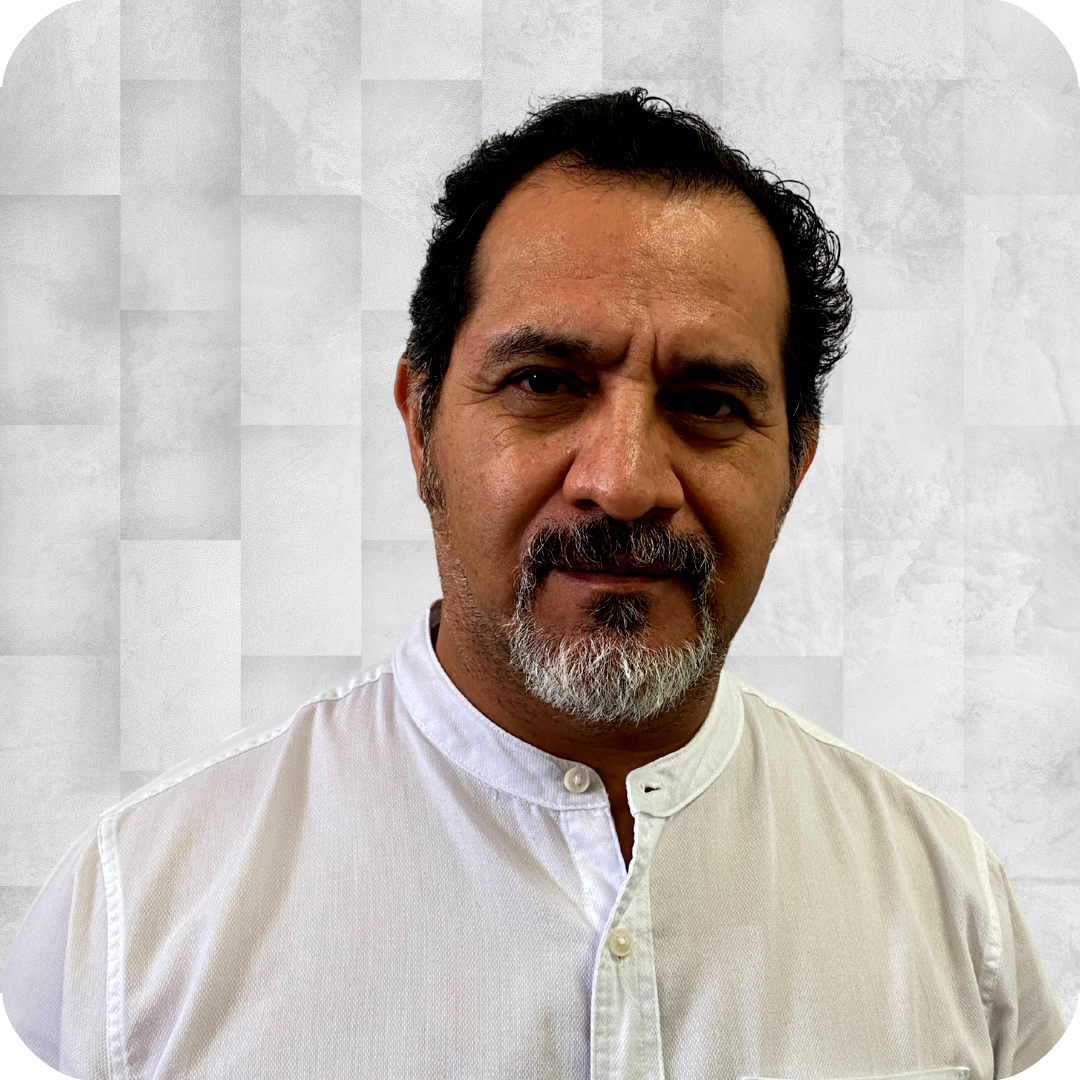 Mtro. Moises Frutos Cortés